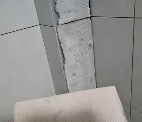 金昌市瓷砖空鼓维修公司分享下厨房瓷砖脱落的补救措施。